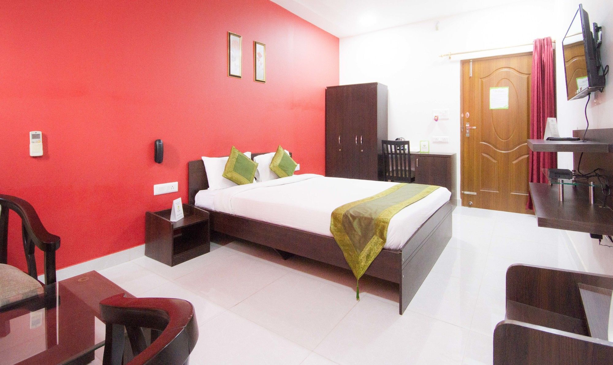 Treebo Graphixo Hotel 3*