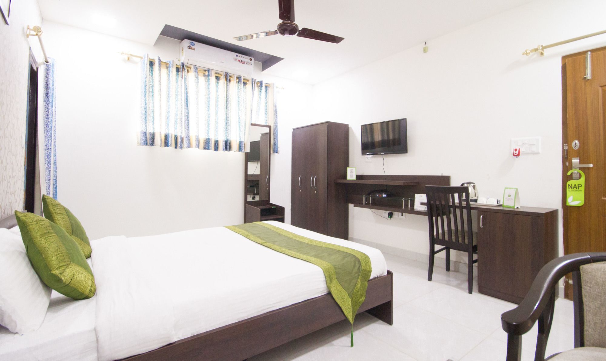 Treebo Graphixo Lucknow