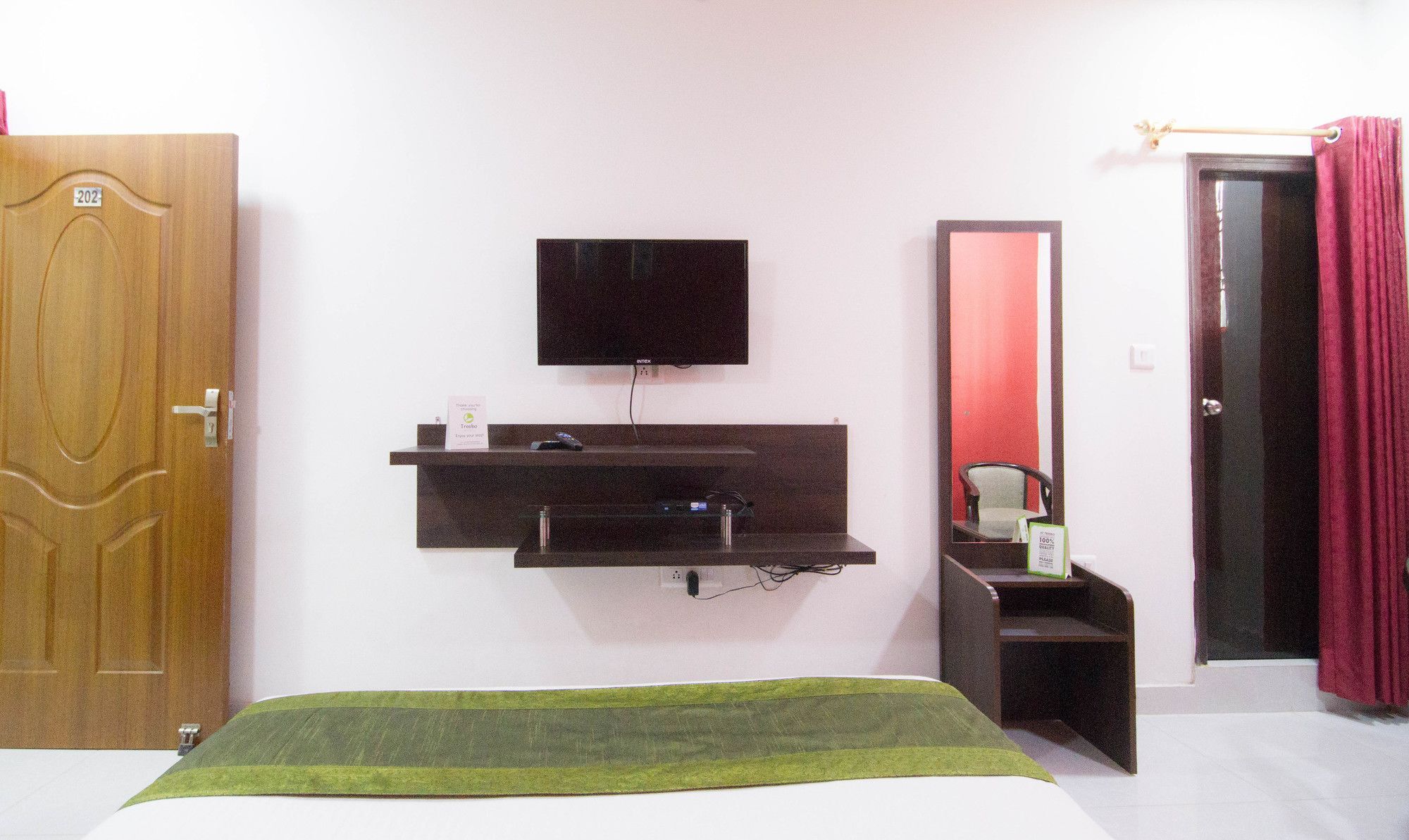 Treebo Graphixo Hotel